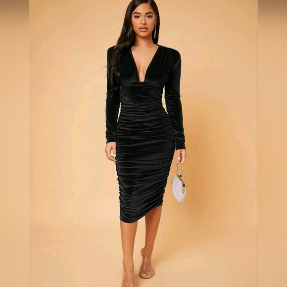 New Luxe Deep Plunge Ruched Velvet Midi Dress Black - Picture 6 of 8